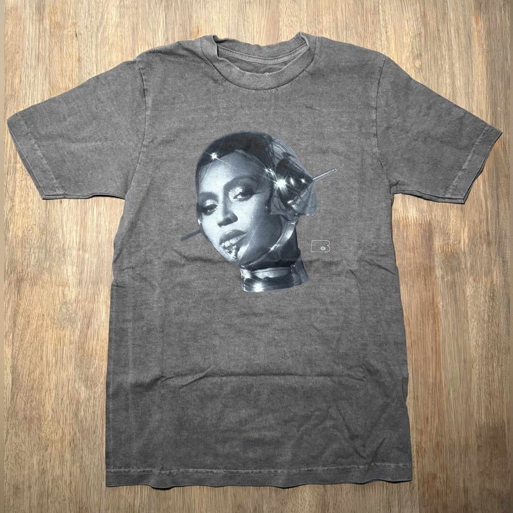Beyoncé Renaissance Tour Merch Graphic Gray T-Shirt with Futuristic Design